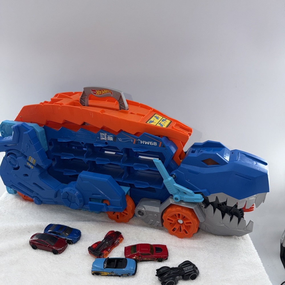 Hot Wheels City Toy Car Track Set, Ultimate T-Rex Transporter, Dinosaur Hauler - Picture 3 of 9